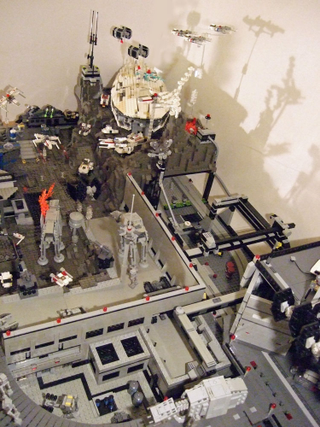 Illustration for article titled The Mother of All Lego Star Wars Battles